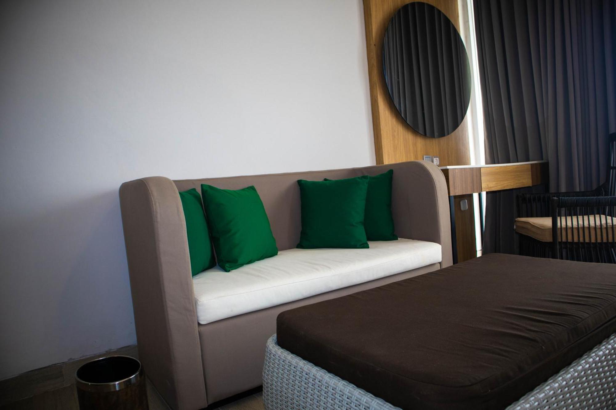 Raja Hotel Kuta Mandalika Resort & Convention Dış mekan fotoğraf