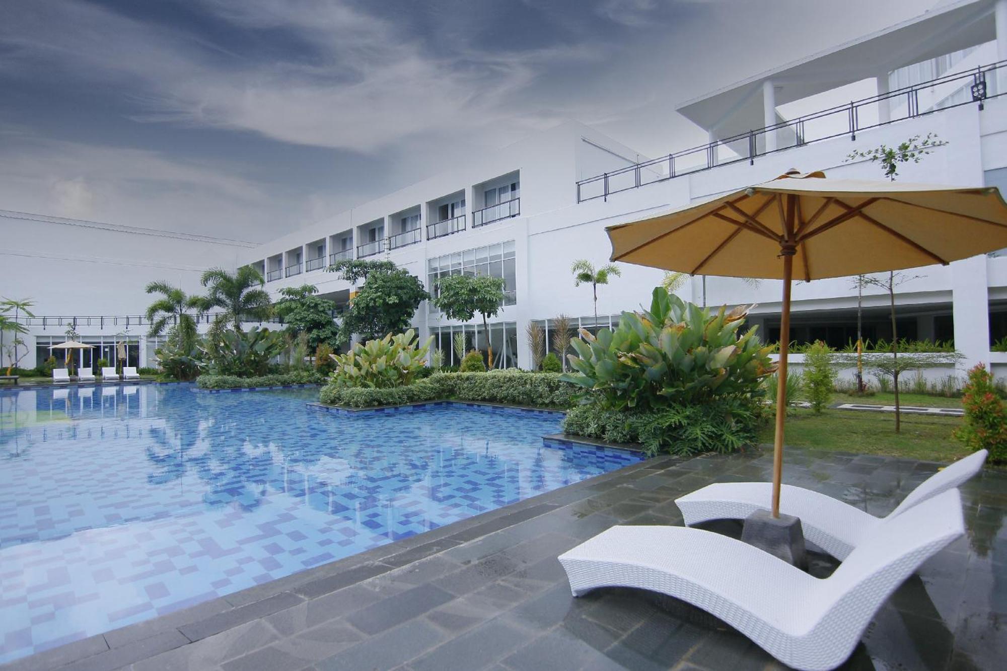 Raja Hotel Kuta Mandalika Resort & Convention Dış mekan fotoğraf